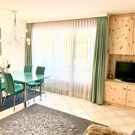 Gian - Close To The Kongresshaus, The Ice Hockey Stadium, Cross-country Skiing, The Eau-la-la Indoor Pool And Wellness, Large Supermarket, 2 Bus Stops, With An Indoor Garage And Fully Equipped * Davos
