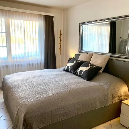 Gian - Close To The Kongresshaus, The Ice Hockey Stadium, Cross-country Skiing, The Eau-la-la Indoor Pool And Wellness, Large Supermarket, 2 Bus Stops, With An Indoor Garage And Fully Equipped Apartment