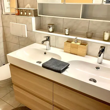 Gian - Close To The Kongresshaus, The Ice Hockey Stadium, Cross-country Skiing, The Eau-la-la Indoor Pool And Wellness, Large Supermarket, 2 Bus Stops, With An Indoor Garage And Fully Equipped Apartment