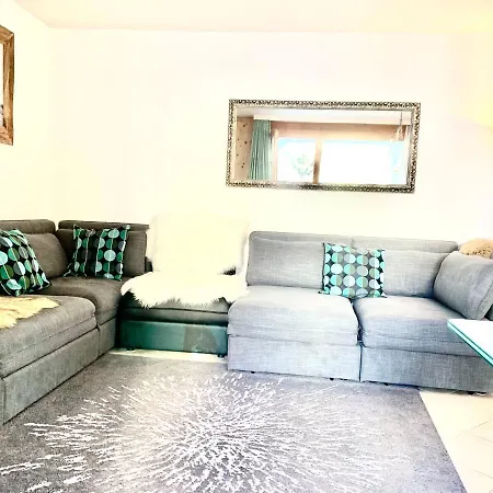 Appartement Gian - Close To The Kongresshaus, The Ice Hockey Stadium, Cross-country Skiing, The Eau-la-la Indoor Pool And Wellness, Large Supermarket, 2 Bus Stops, With An Indoor Garage And Fully Equipped