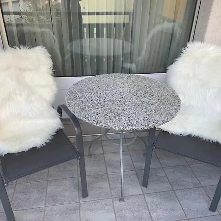 Gian - Close To The Kongresshaus, The Ice Hockey Stadium, Cross-country Skiing, The Eau-la-la Indoor Pool And Wellness, Large Supermarket, 2 Bus Stops, With An Indoor Garage And Fully Equipped Appartement Davos