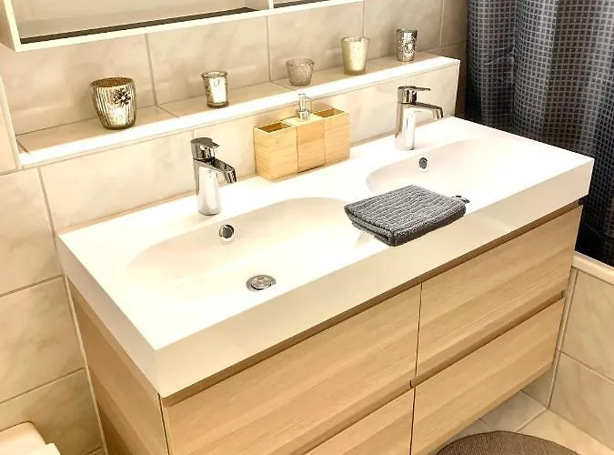 Gian - Close To The Kongresshaus, The Ice Hockey Stadium, Cross-country Skiing, The Eau-la-la Indoor Pool And Wellness, Large Supermarket, 2 Bus Stops, With An Indoor Garage And Fully Equipped Daire Ostrava